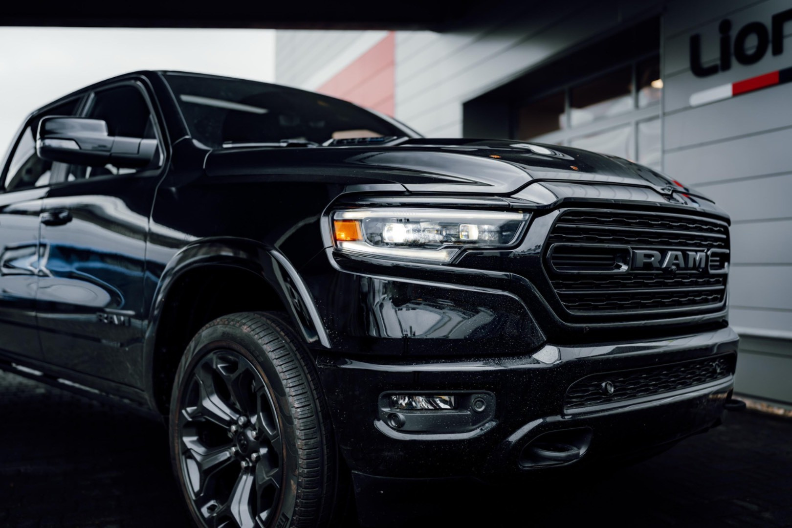 Dodge RAM 1500 LIMITED NIGHT